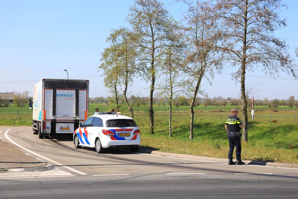 Honderden meters olie door kapotte vrachtwagen