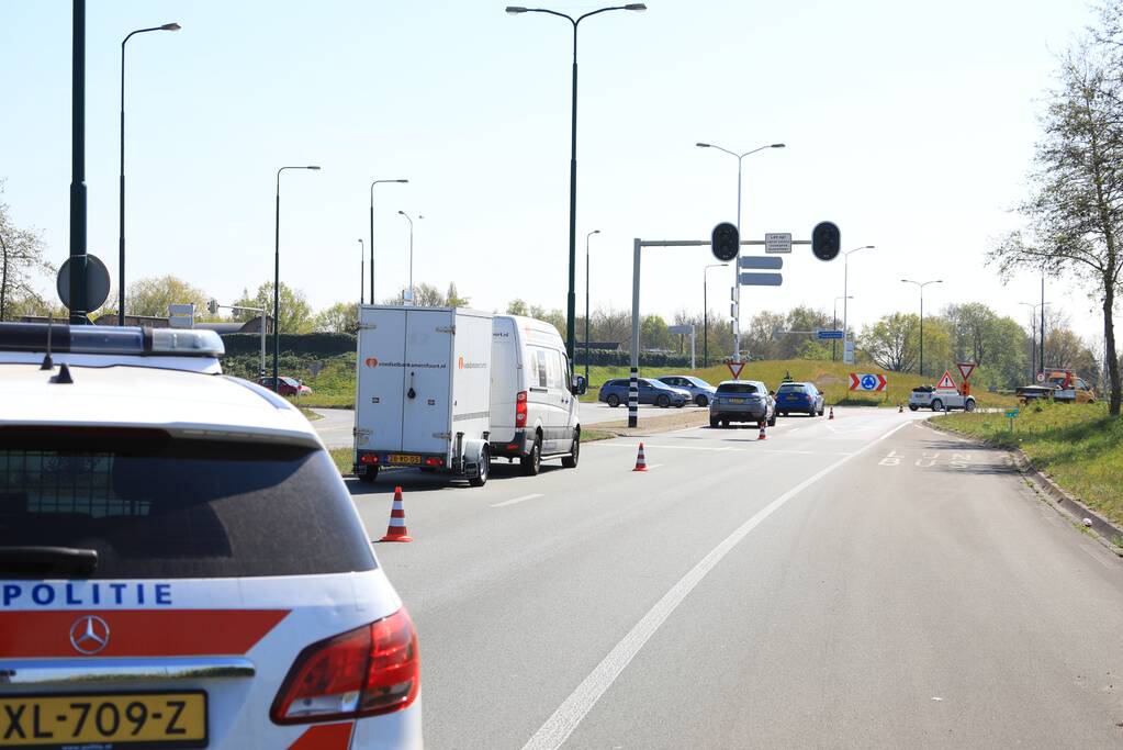 Honderden meters olie door kapotte vrachtwagen