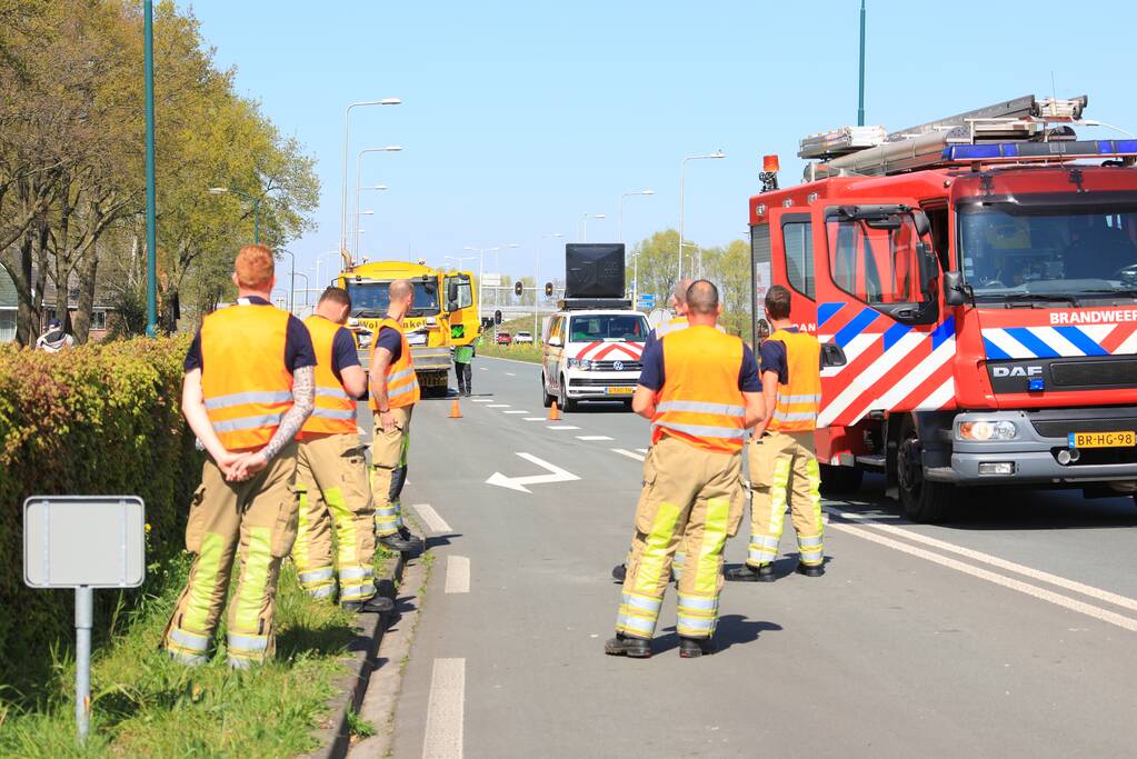 Honderden meters olie door kapotte vrachtwagen