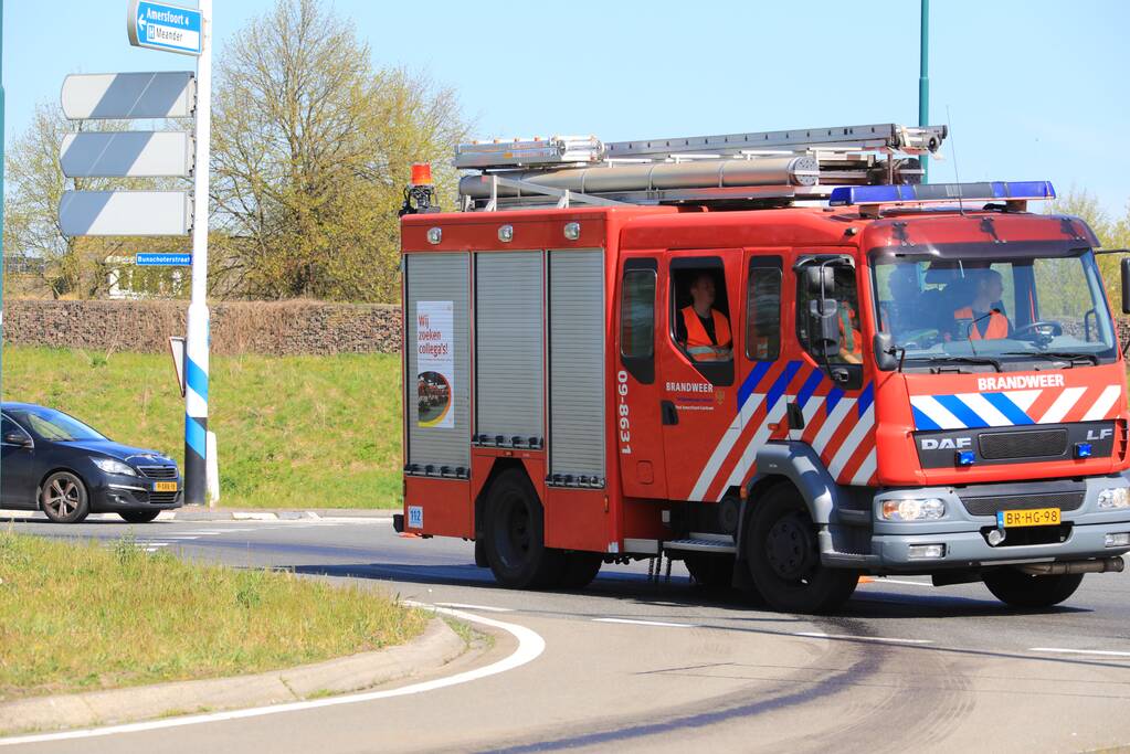 Honderden meters olie door kapotte vrachtwagen