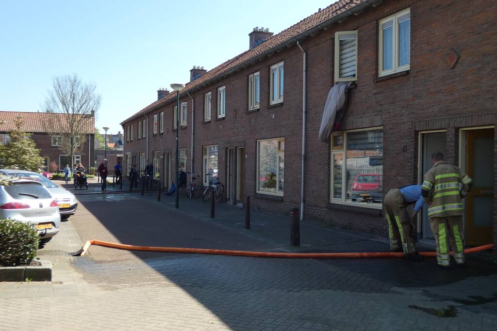 Kruipruimtes acht woningen volgelopen met water
