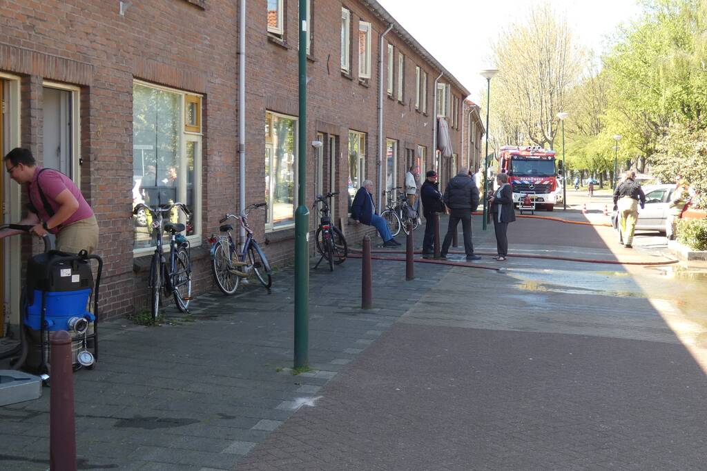 Kruipruimtes acht woningen volgelopen met water