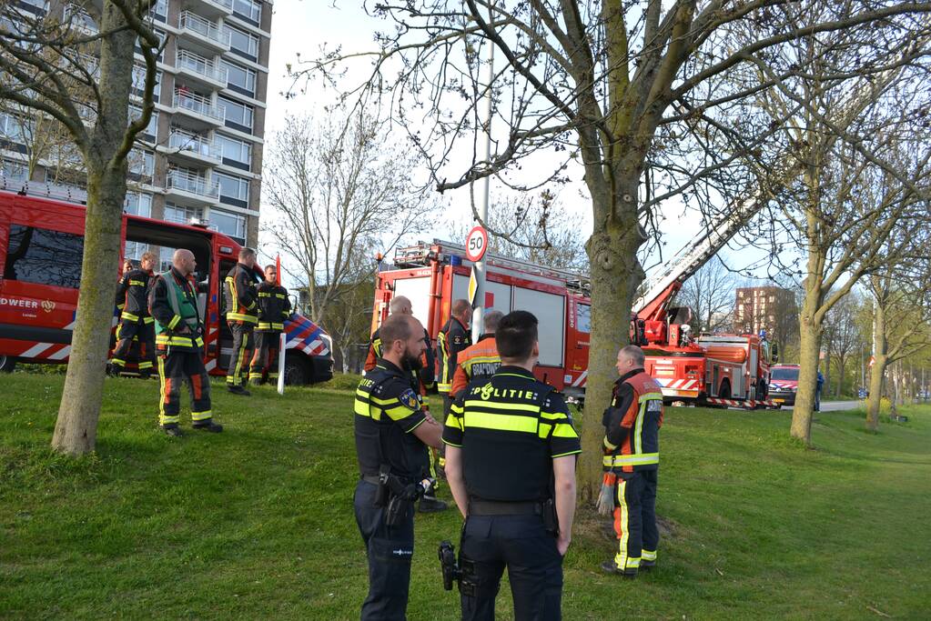 Buurtbewoner belt 112 om een persoon te water