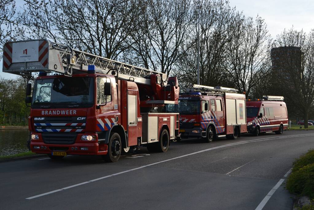 Buurtbewoner belt 112 om een persoon te water