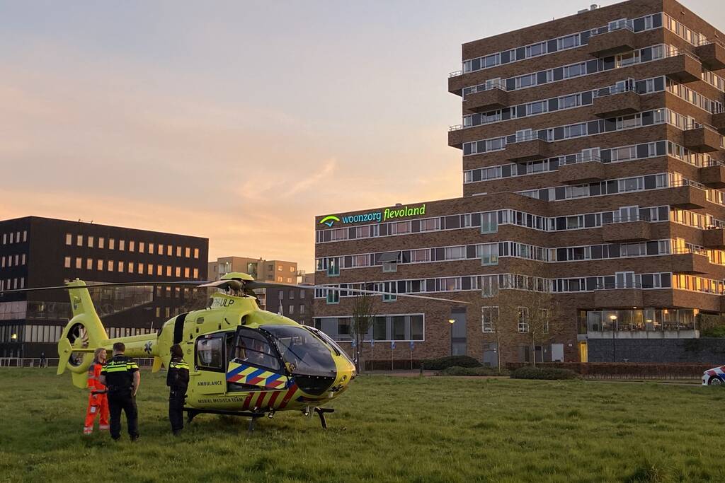 Traumahelikopter land voor een medische noodsituatie