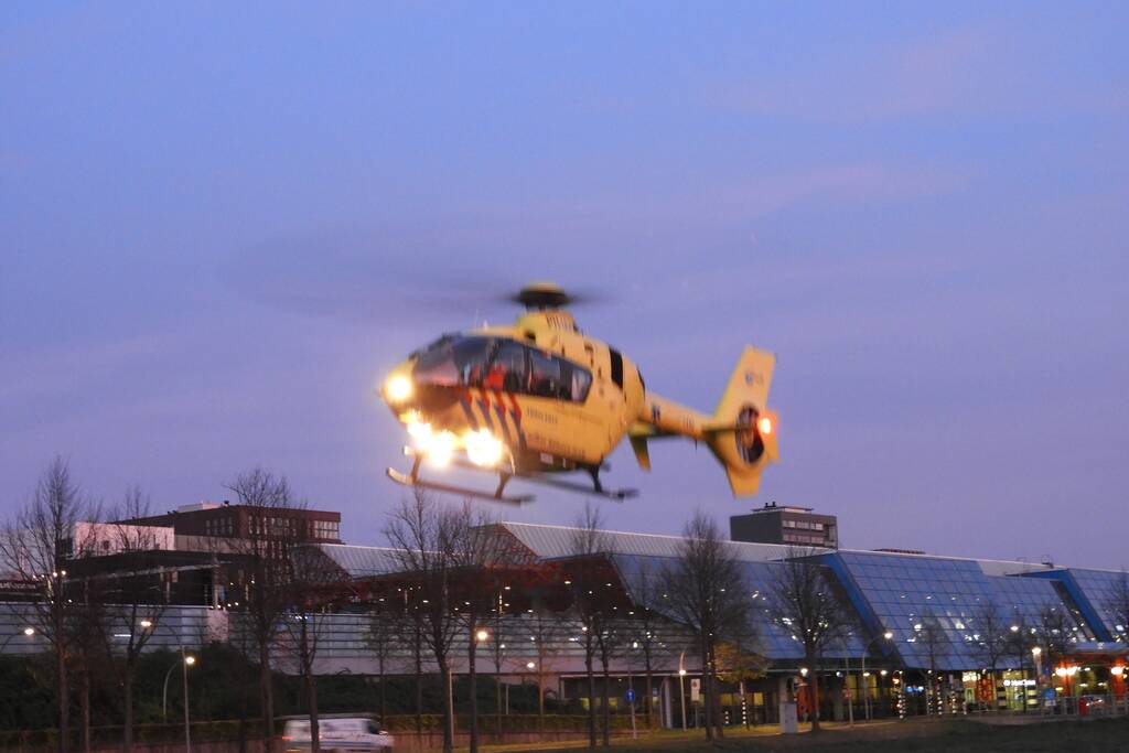 Traumahelikopter land voor een medische noodsituatie