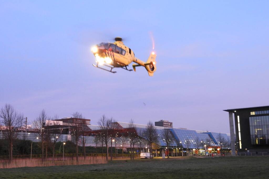 Traumahelikopter land voor een medische noodsituatie