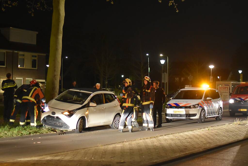 Gewonde na botsing met boom