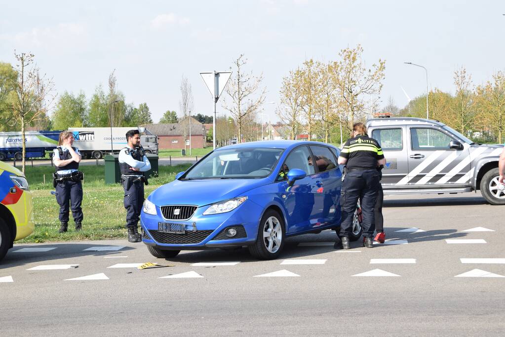 Fietser lichtgewond na aanrijding