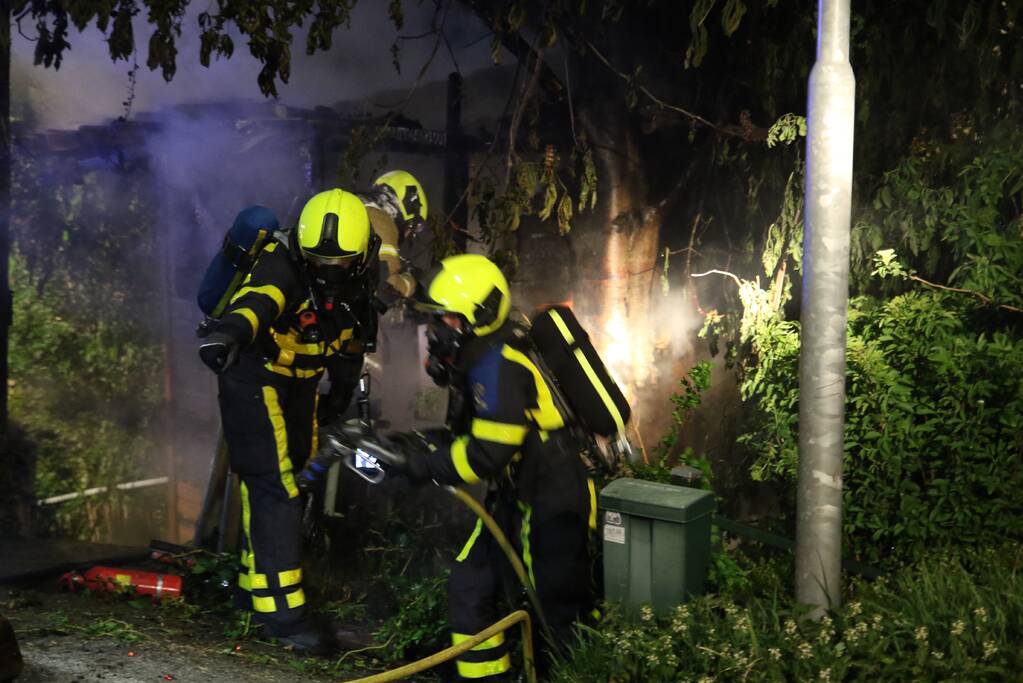 Fietsenschuurtje brandt uit