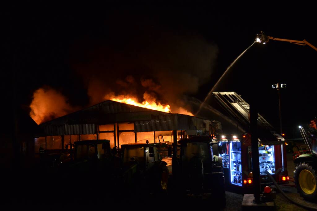 Grote brand verwoest bedrijfspand