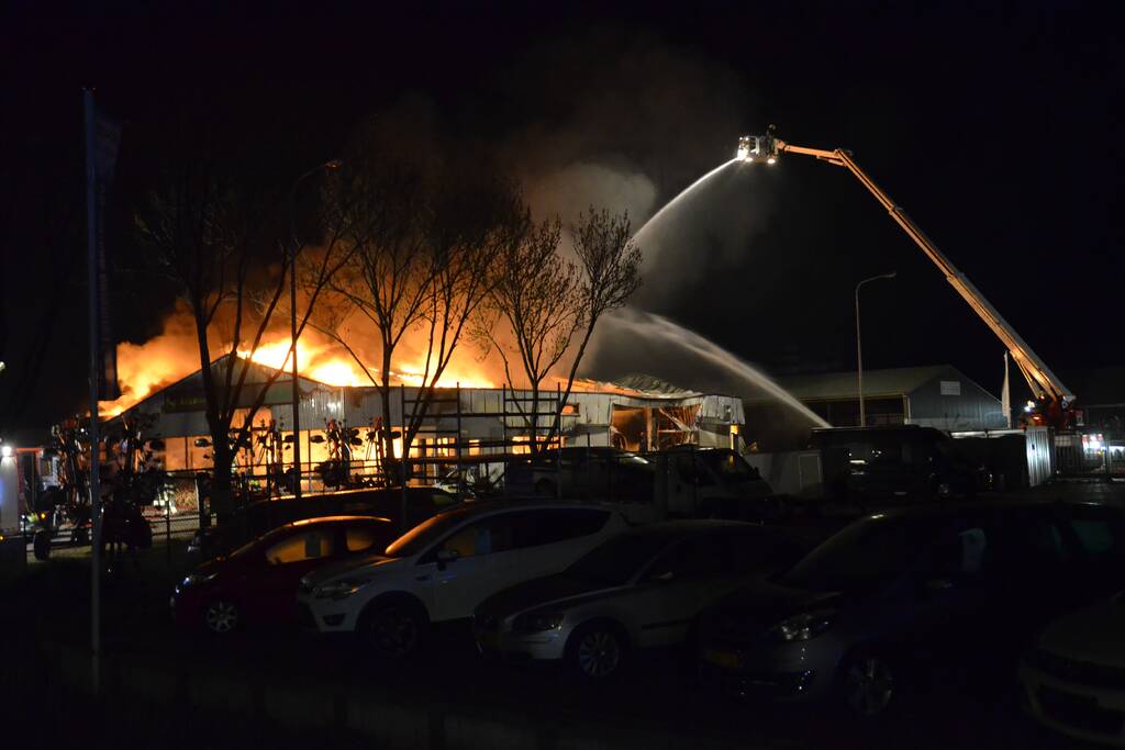 Grote brand verwoest bedrijfspand