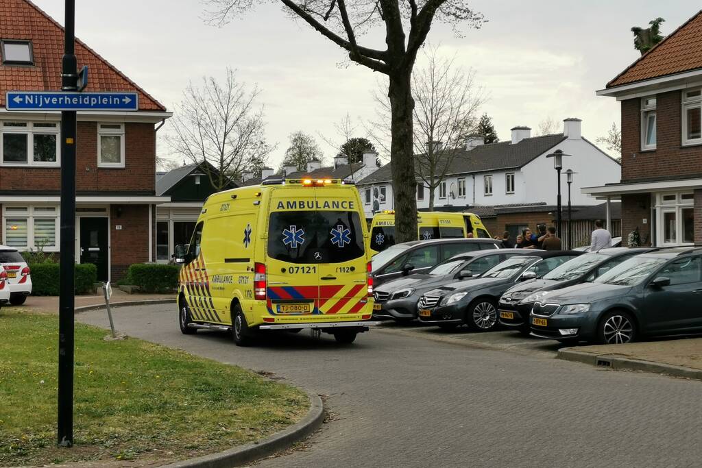 Persoon zwaargewond na val van hoogte