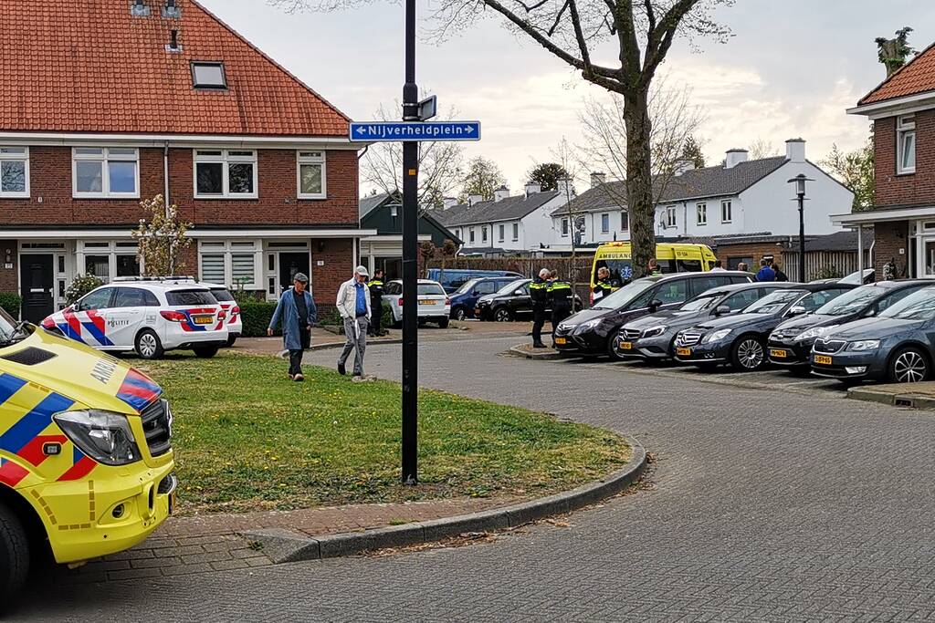 Persoon zwaargewond na val van hoogte