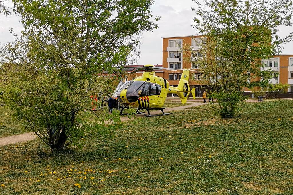 Persoon zwaargewond na val van hoogte