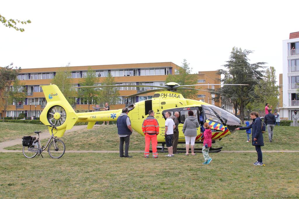 Persoon zwaargewond na val van hoogte