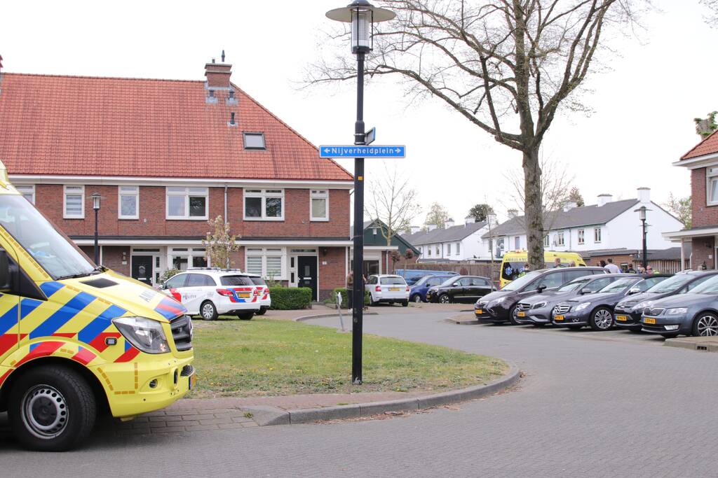 Persoon zwaargewond na val van hoogte