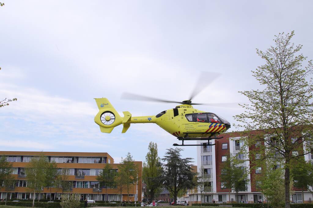 Persoon zwaargewond na val van hoogte