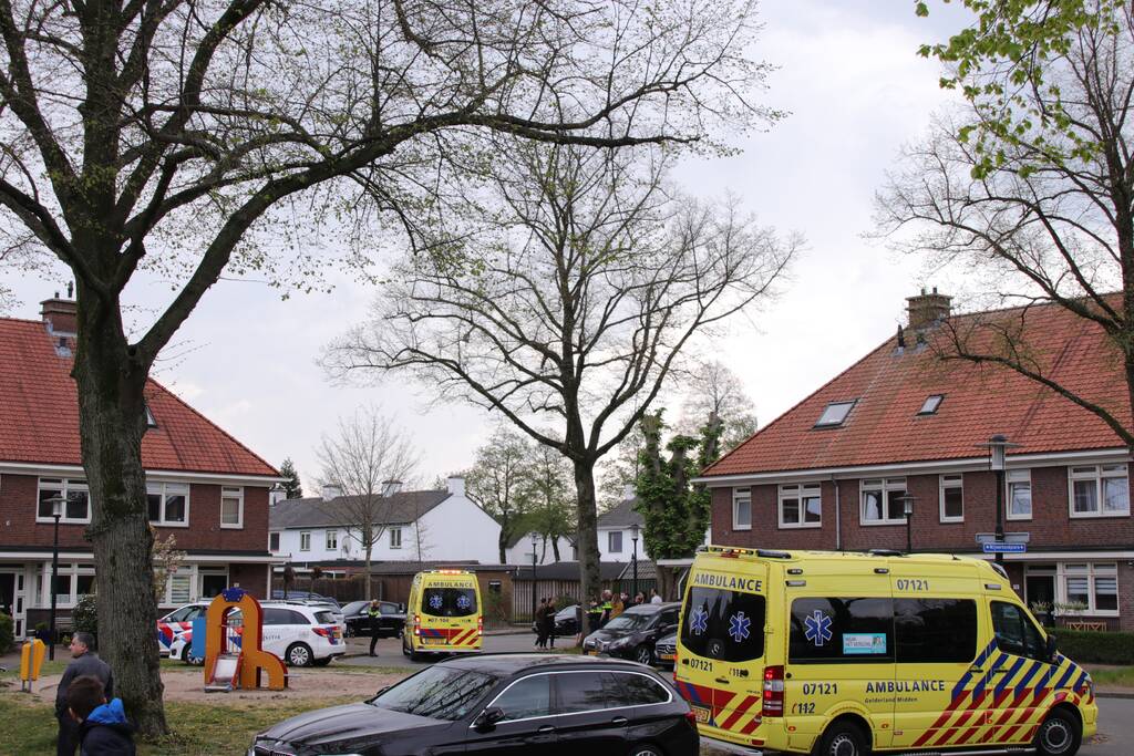 Persoon zwaargewond na val van hoogte