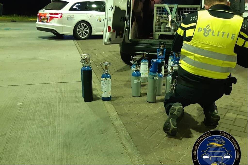 Lachgaskoerier (22) aangehouden bij tankstation Neerduist