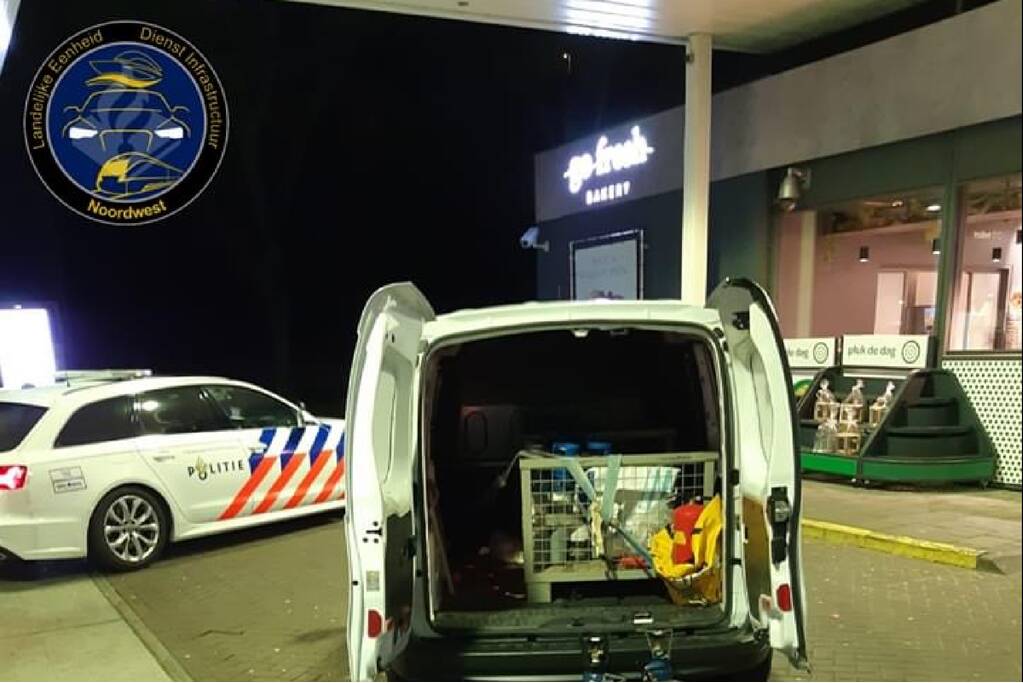 Lachgaskoerier (22) aangehouden bij tankstation Neerduist