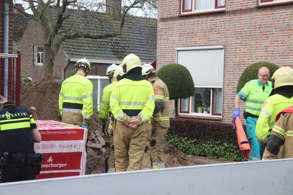 Man bedolven onder puin bij sloopwerkzaamheden