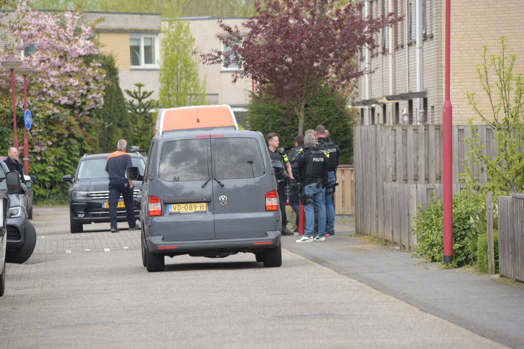 Team Paraatheid valt woning binnen