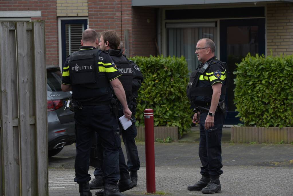 Team Paraatheid valt woning binnen