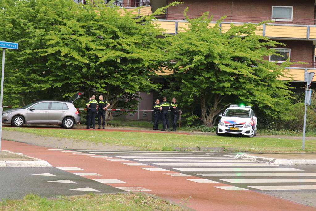 Dode aangetroffen onderaan flatgebouw