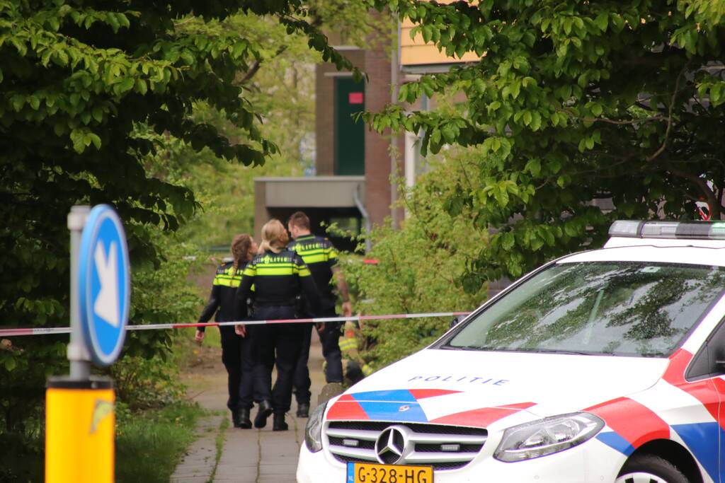 Dode aangetroffen onderaan flatgebouw