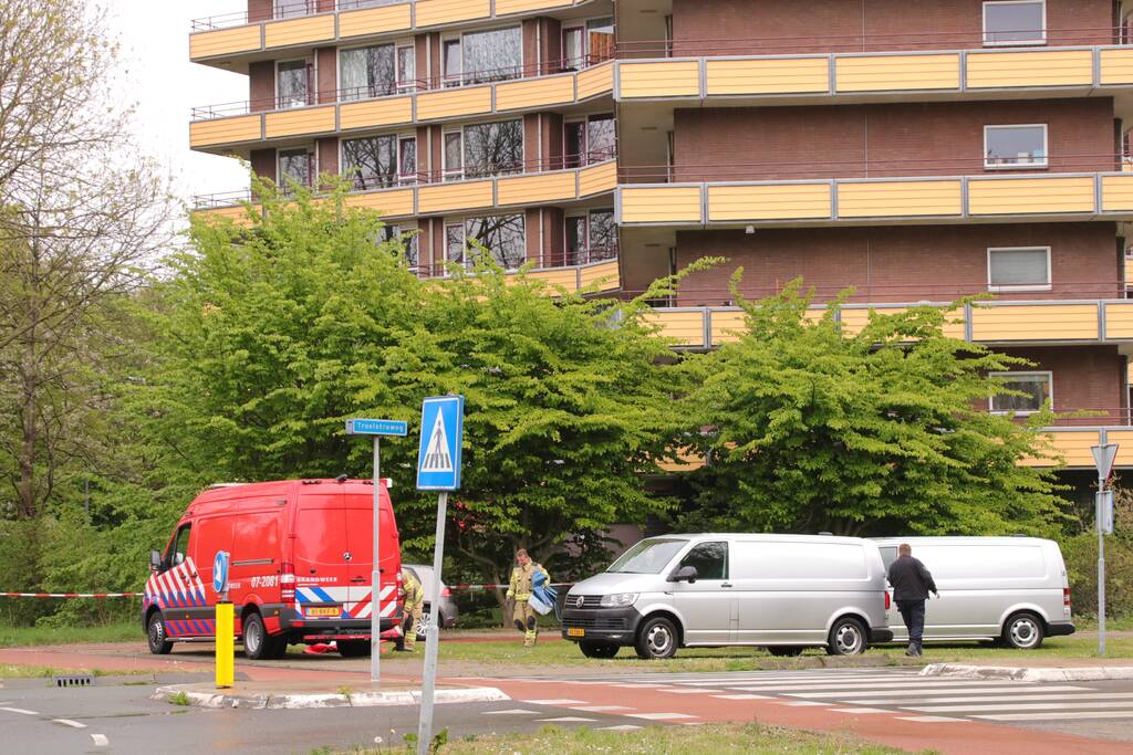 Dode aangetroffen onderaan flatgebouw