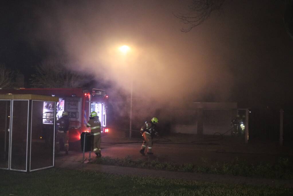 Veel rook bij brand in garageboxen