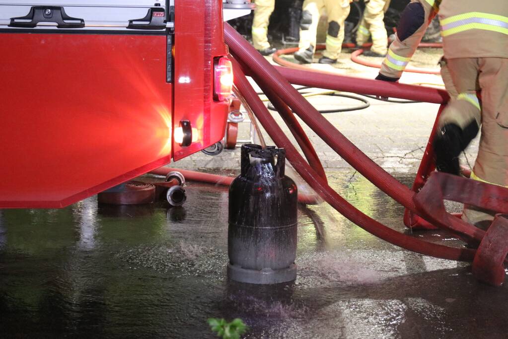 Veel rook bij brand in garageboxen