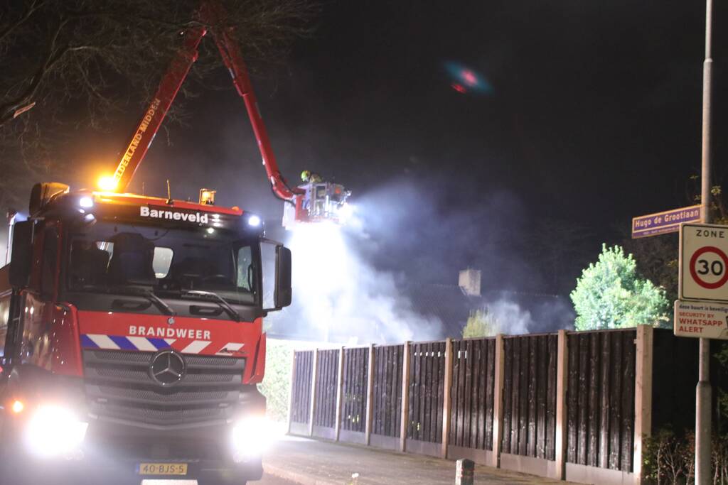 Veel rook bij brand in garageboxen