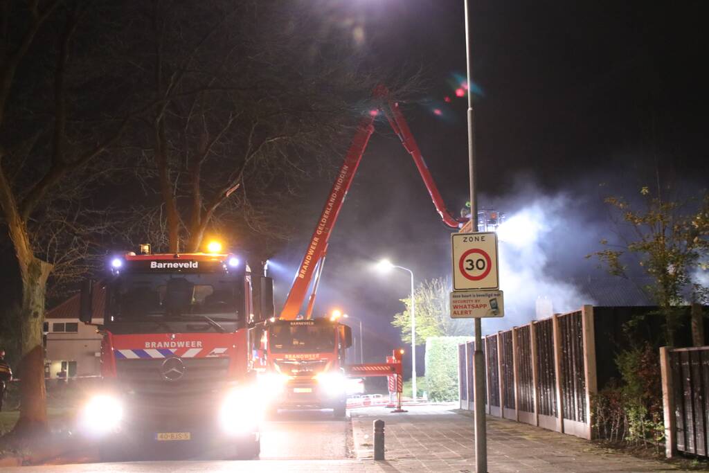 Veel rook bij brand in garageboxen