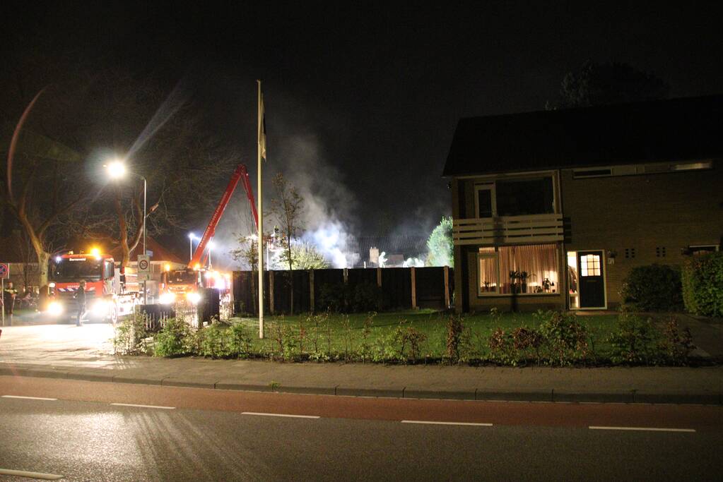 Veel rook bij brand in garageboxen