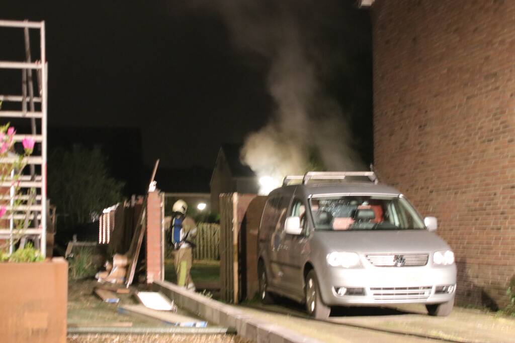 Bewoners merken brand in achtertuin niet op