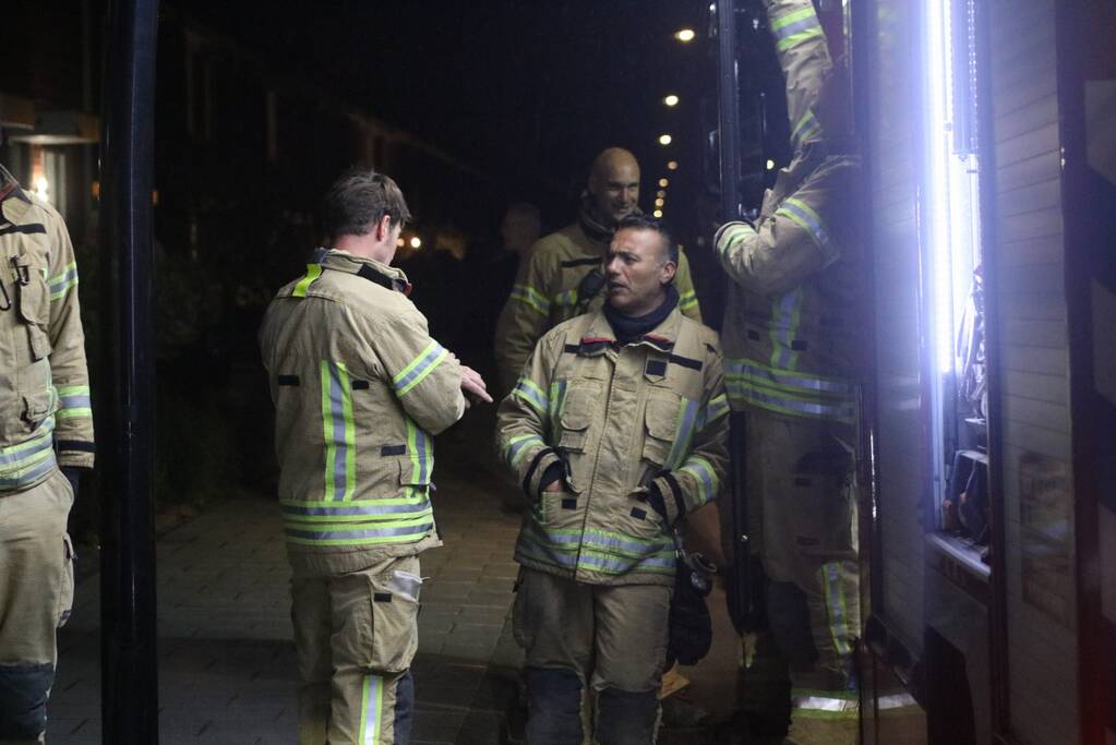 Brandweer opzoek na melding van een woningbrand