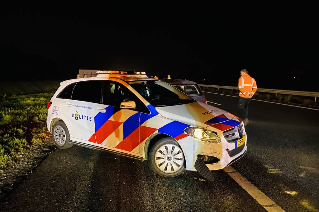 19-jarige bestuurder rijdt opzettelijk tegen politiewagen