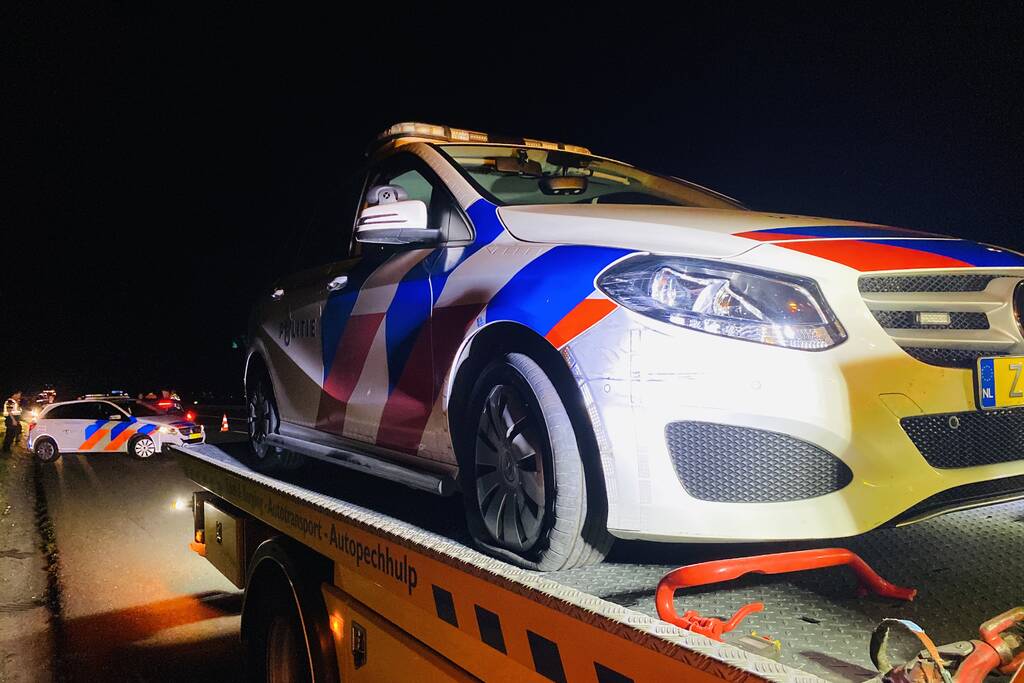 19-jarige bestuurder rijdt opzettelijk tegen politiewagen