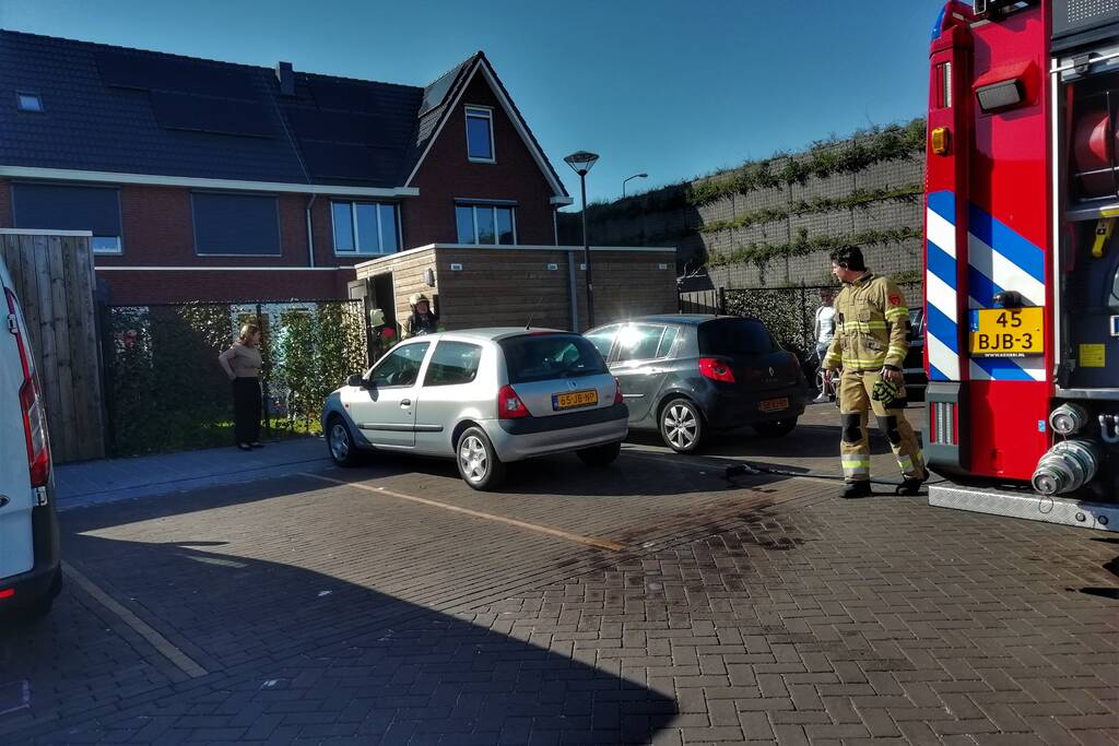 Brandende peuk veroorzaakt schuurbrand