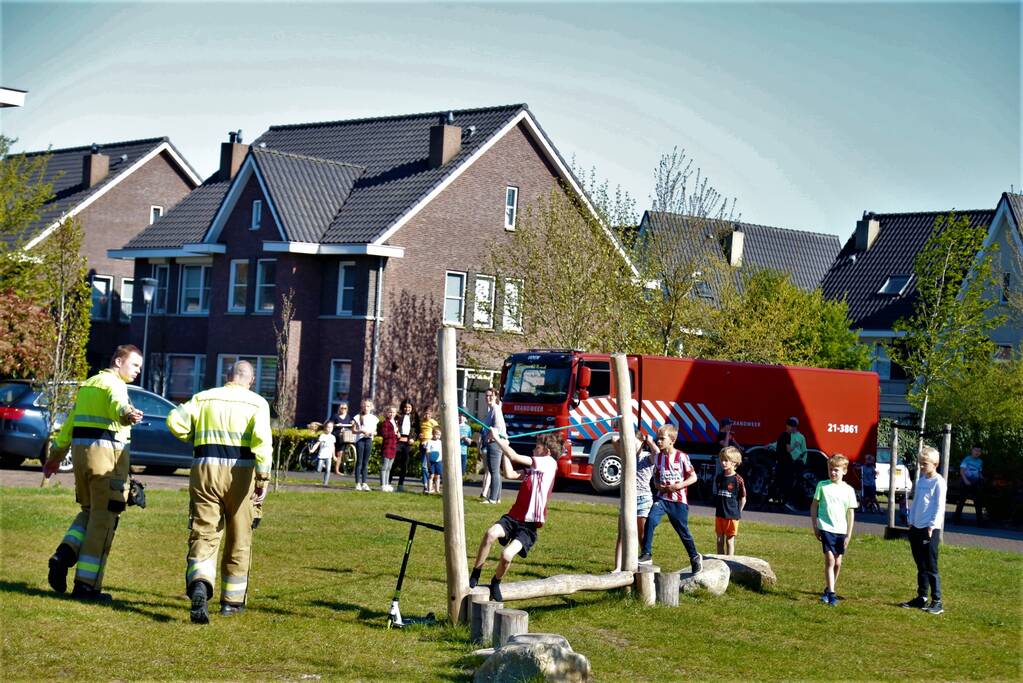 Brandende peuk veroorzaakt schuurbrand