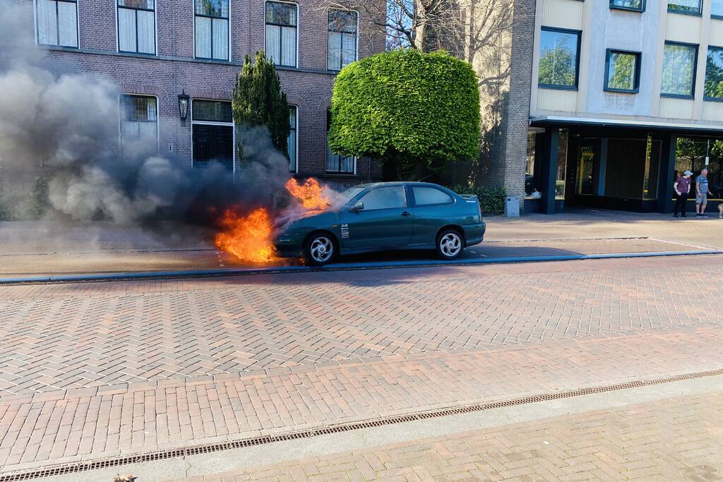 Auto verwoest door brand