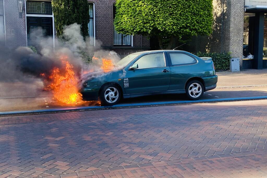 Auto verwoest door brand