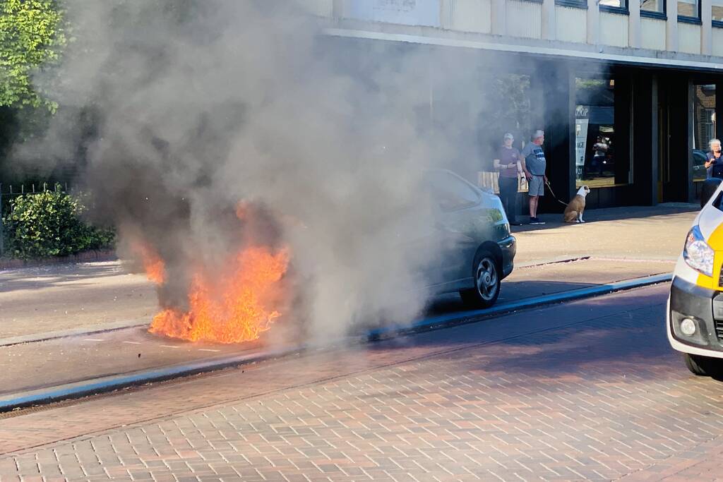 Auto verwoest door brand