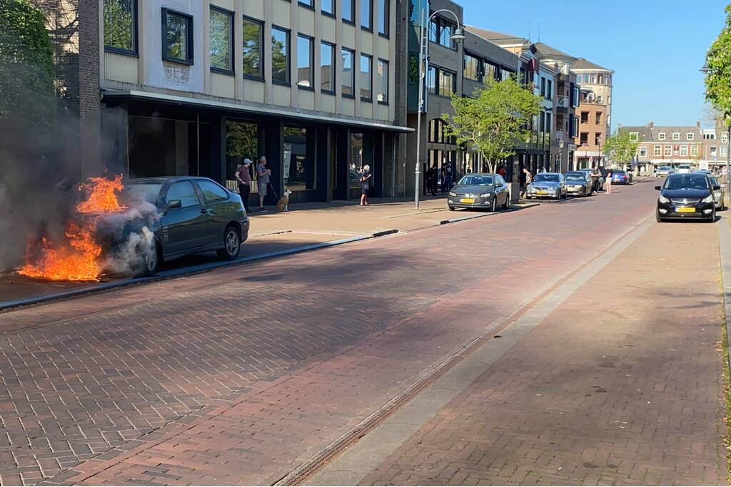 Auto verwoest door brand