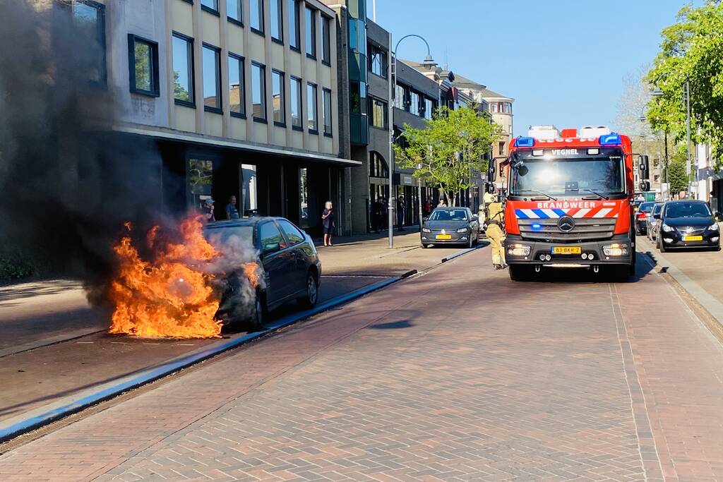 Auto verwoest door brand