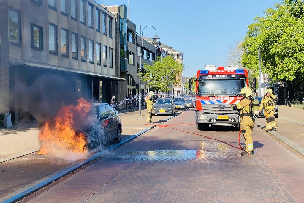 Auto verwoest door brand