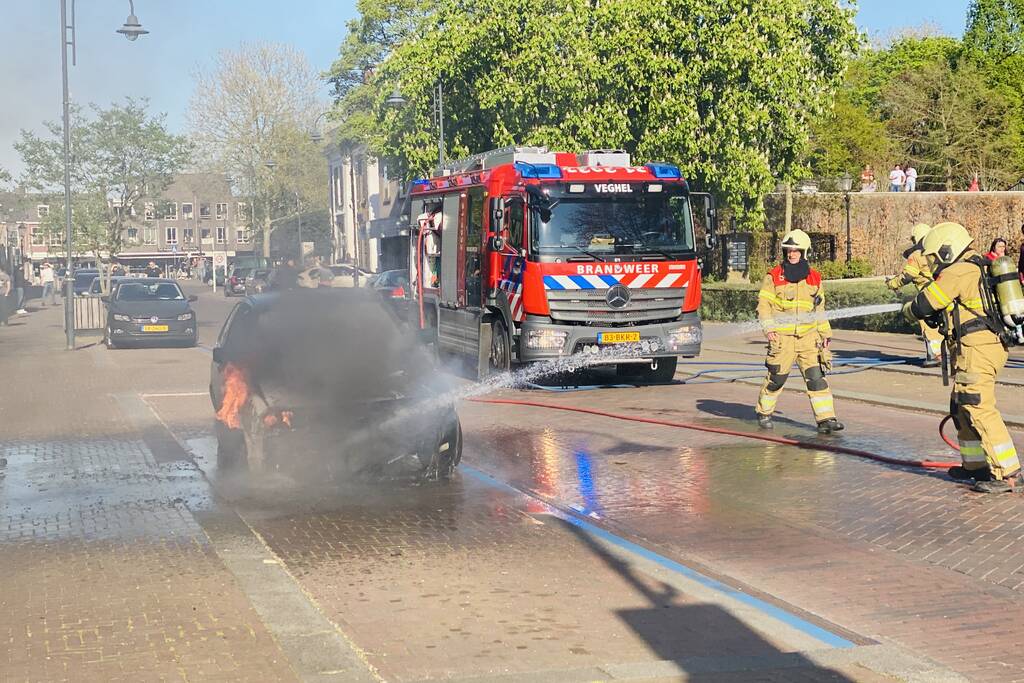Auto verwoest door brand