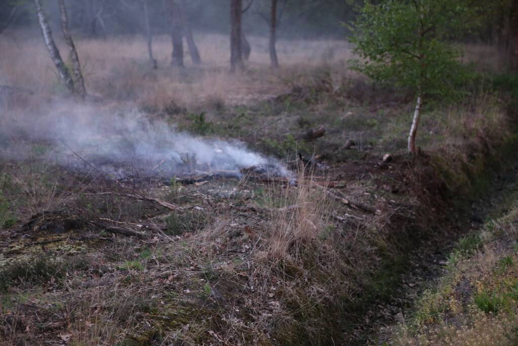 Brandweer blust buitenbrand